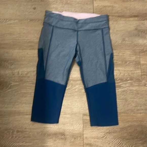 Lululemon Training Tough Crop Legging Teal Size 8 Mesh Detail - Picture 2 of 9